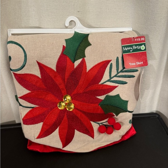 Poinsettia tree skirt NWT - Picture 2 of 5